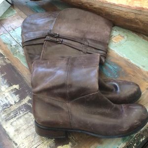 BCBG brown knee high leather boots